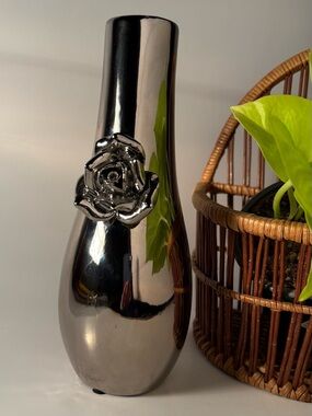 • vintage silver chrome rose bud vase •